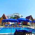 Noel & Cafe Отель Zumrutkaya